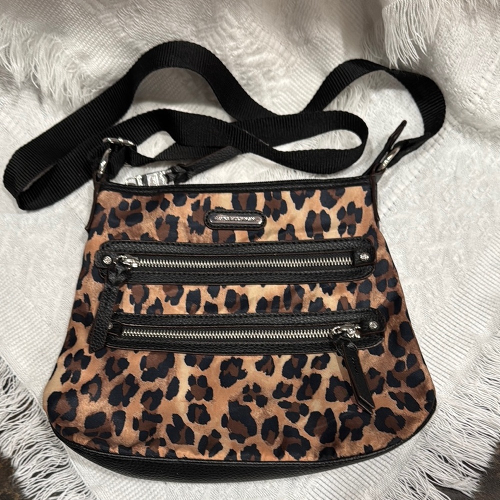 Dana Buchman Leopard Print Crossbody Bag with 2 outside zip compartments. EUC